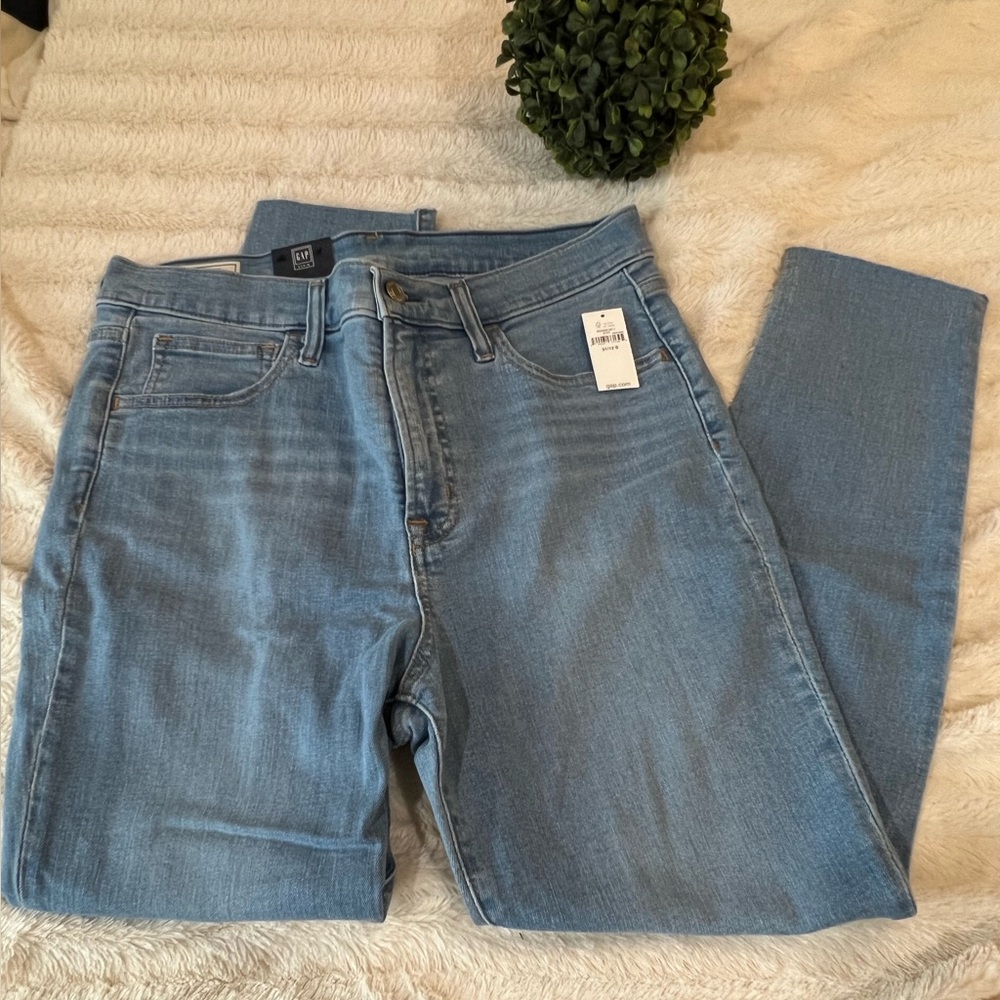 NWT GAP Skinny High Rise Stretch Light Wash Jeans 31/12 Short